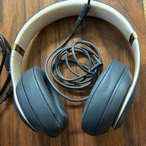 Beats by Dre studio 3 headphones and case with cords